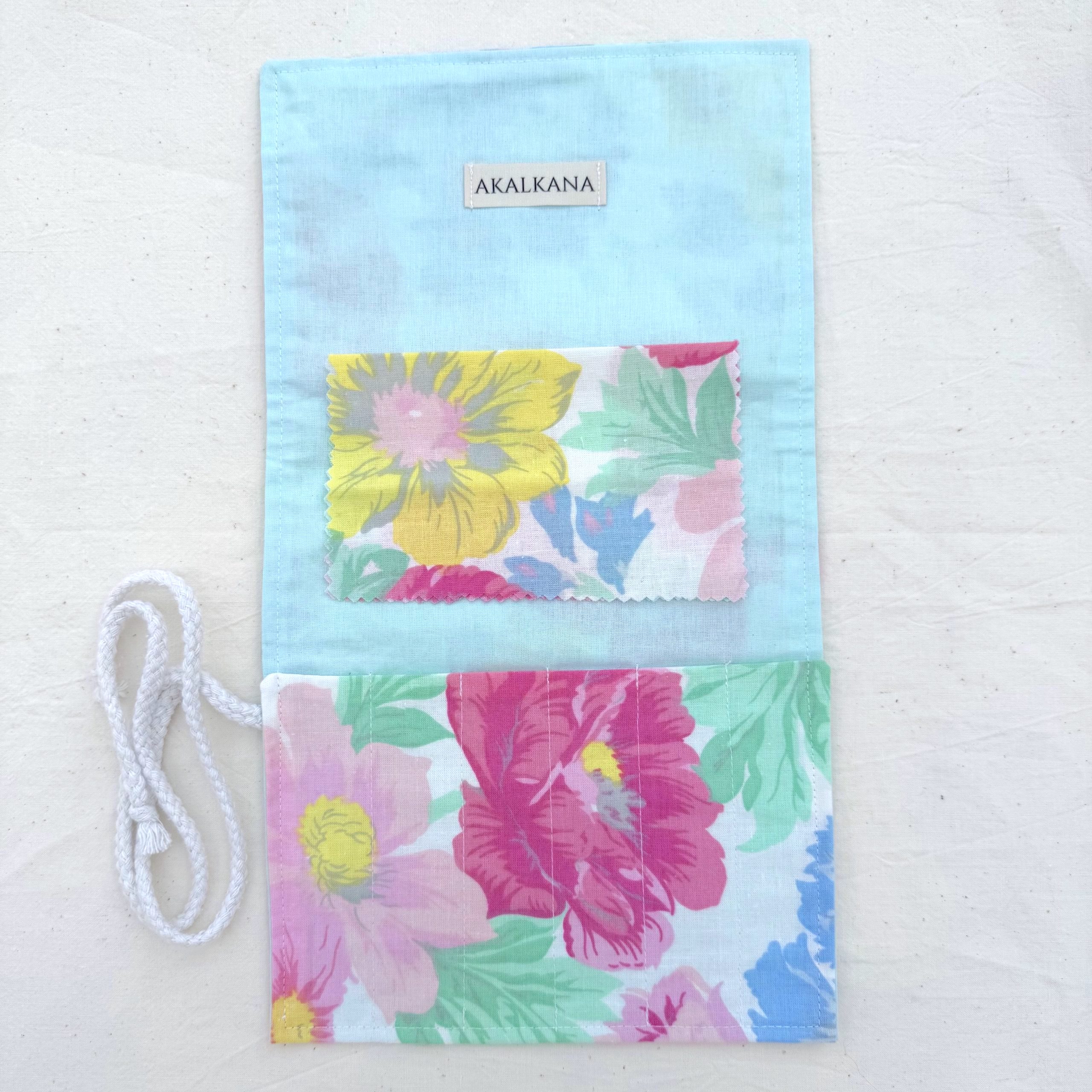 Pochette pinceaux fleurs/bleu ciel